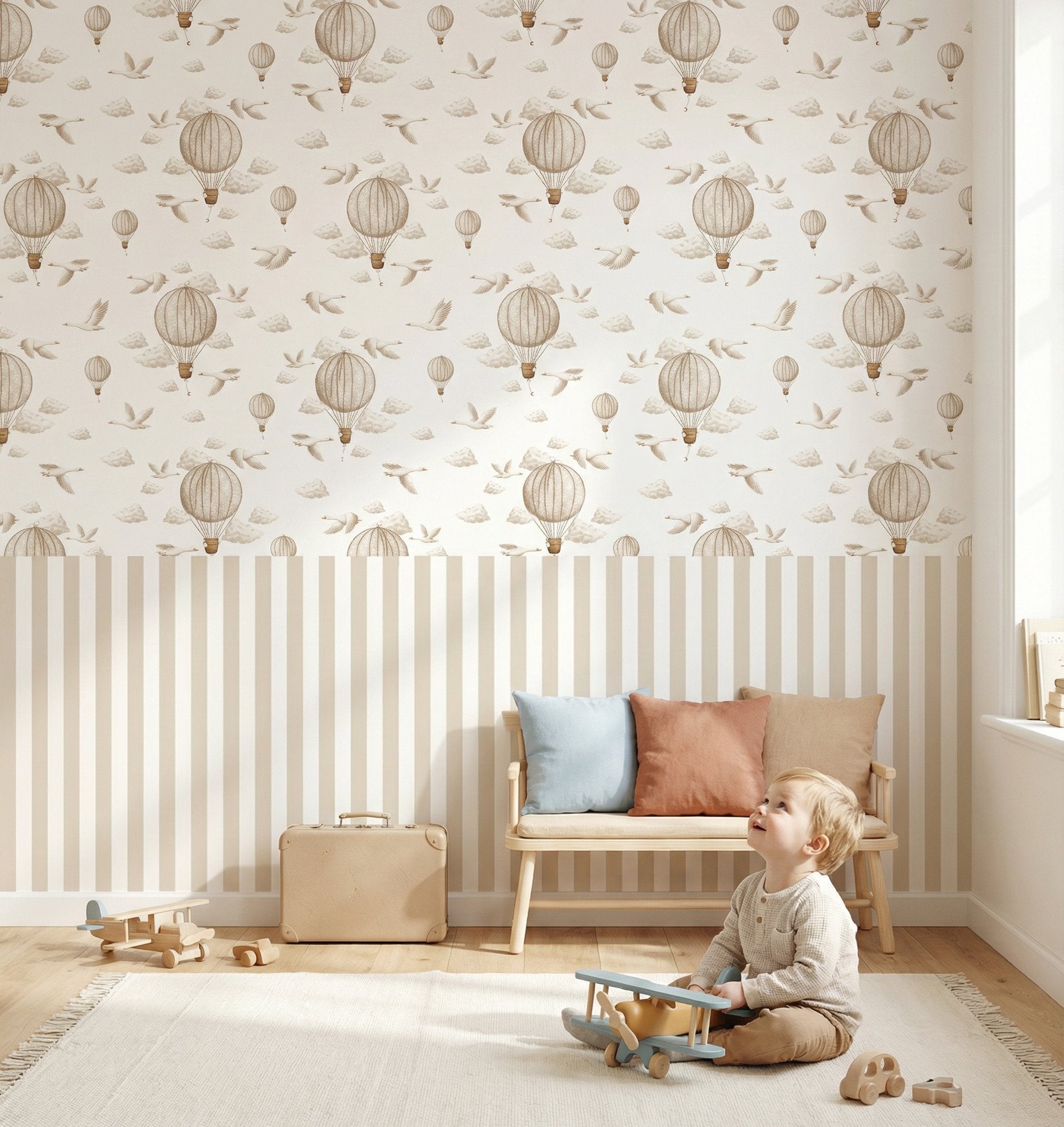 Papier Peint Oiseaux <br/> Montgolfières et Rayures Beiges
